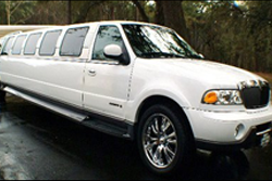 Super Stretch Lincoln Navigator Limo