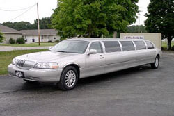Tripple Stretch Lincoln Town Car Limo